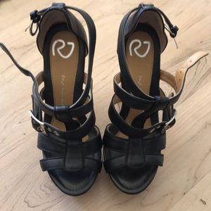 Black straps wedges with cork platform